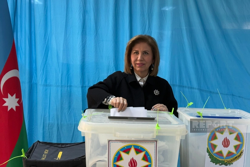Bahar Muradova bələdiyyə seçkilərində səs verib