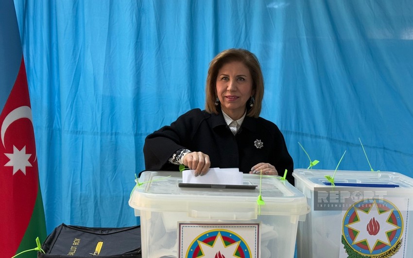 Bahar Muradova bələdiyyə seçkilərində səs verib