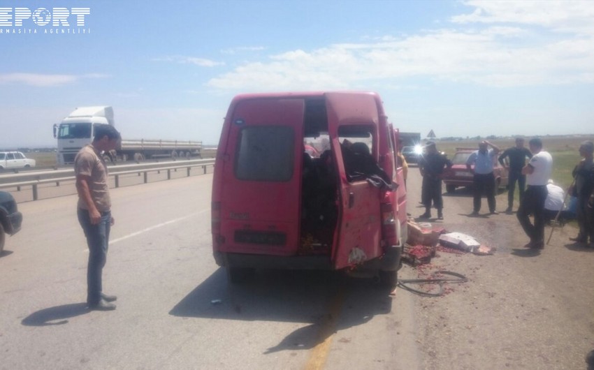 ​Goranboyda sərnişin mikroavtobusu qəzaya düşüb, sürücü və sərnişinlər xəsarət alıb - FOTO
