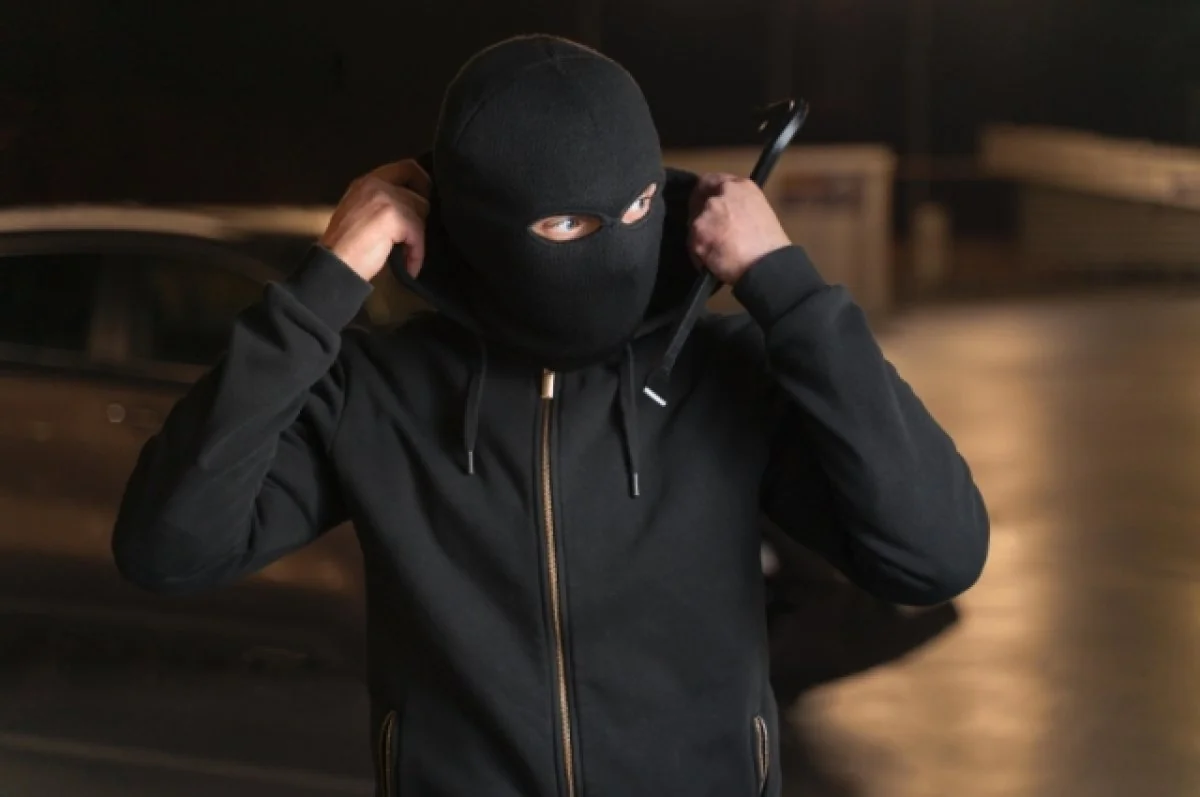 Двое в балаклавах напали на петербургского школьника, выигравшего миллион рублей