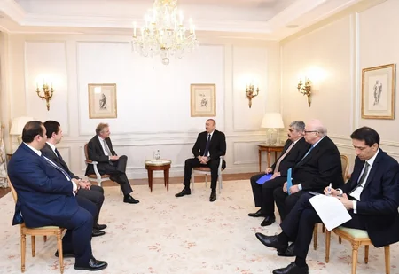 Prezident İlham Əliyev Parisdə “Thales International” şirkətinin baş vitse-prezidenti ilə görüşüb