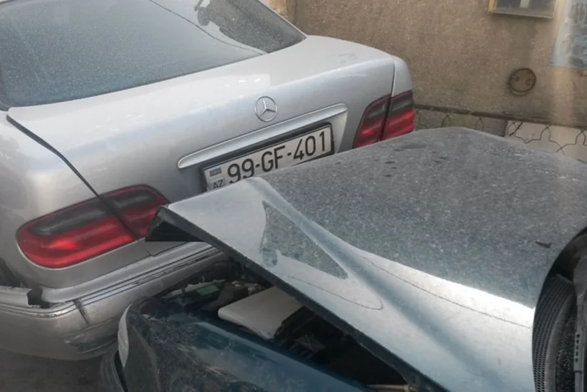В Гяндже Запорожец столкнулся с Mercedes, пострадали водители и пассажирка