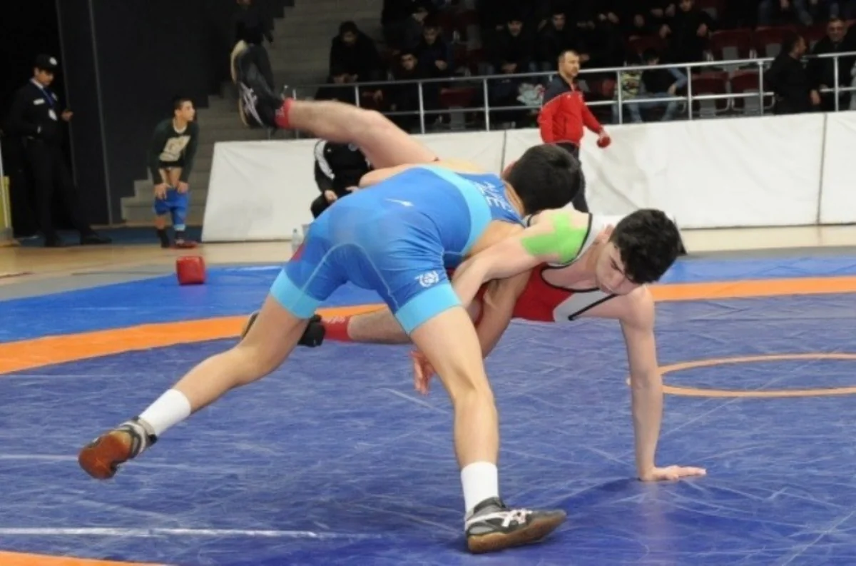 Güləş üzrə Azərbaycan yığması İranda bürünc medal qazanıb