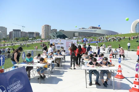 Heydər Əliyev Mərkəzinin parkında Uşaq festivalı keçirilib