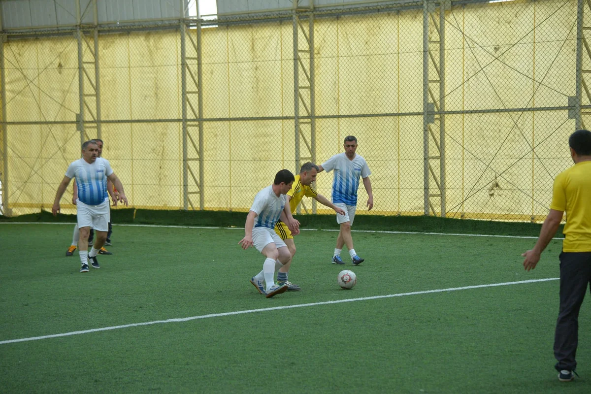 Təhsil işçiləri arasında futbol üzrə Bakı çempionatına start verilib