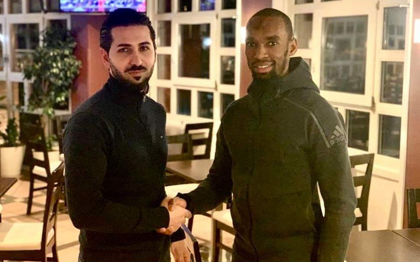 Fransalı futbolçu 2 ayrı-ayrı klubla müqavilə bağlayıb - FOTO