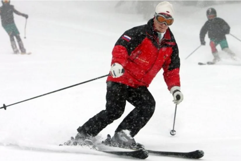 Putin və Nazarbayev danışıqlar öncəsi xizək sürüb