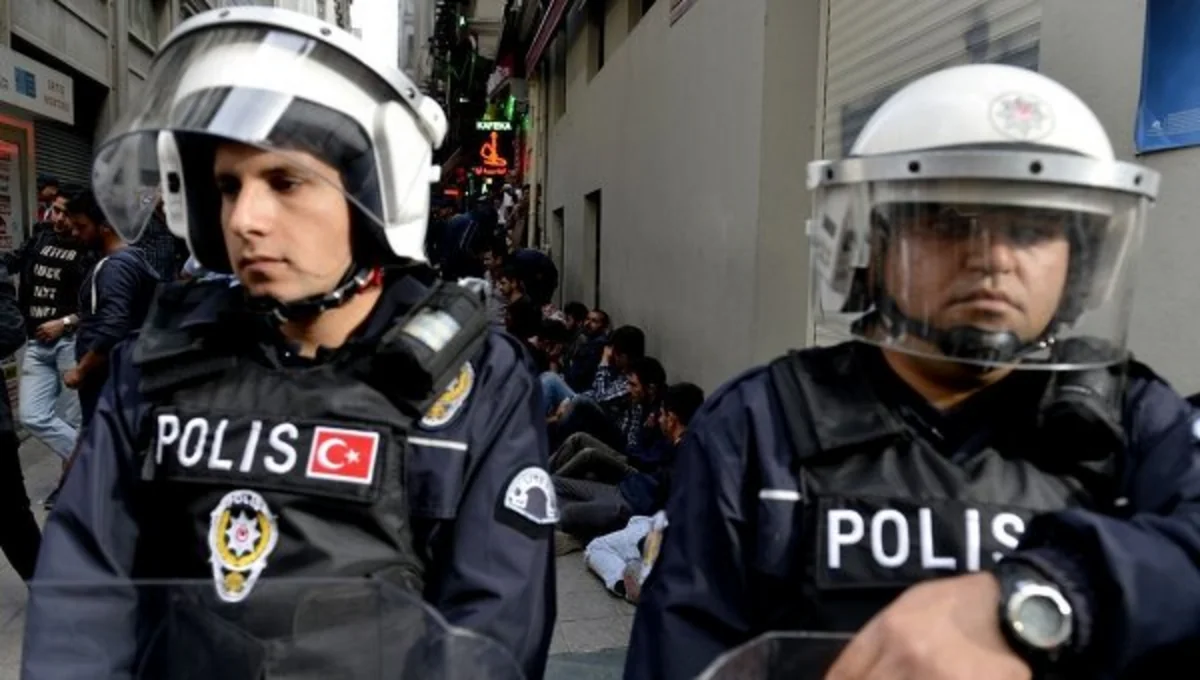 ​Diyarbəkirdə polisə hücum nəticəsində ölən və yaralanan var