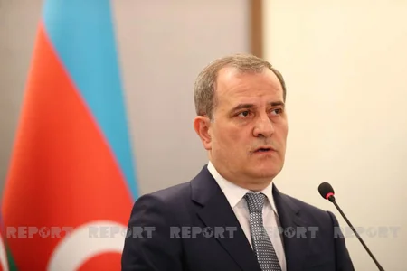 Глава МИД Азербайджана принял участие в трехсторонней встрече в Актау