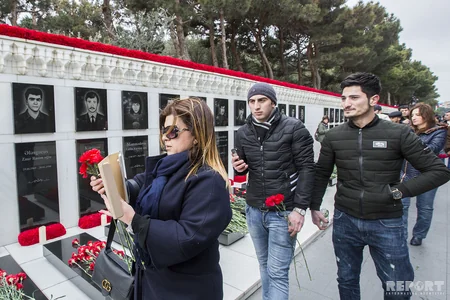 Azərbaycan xalqı 20 Yanvar şəhidlərini yad edir - FOTOREPORTAJ