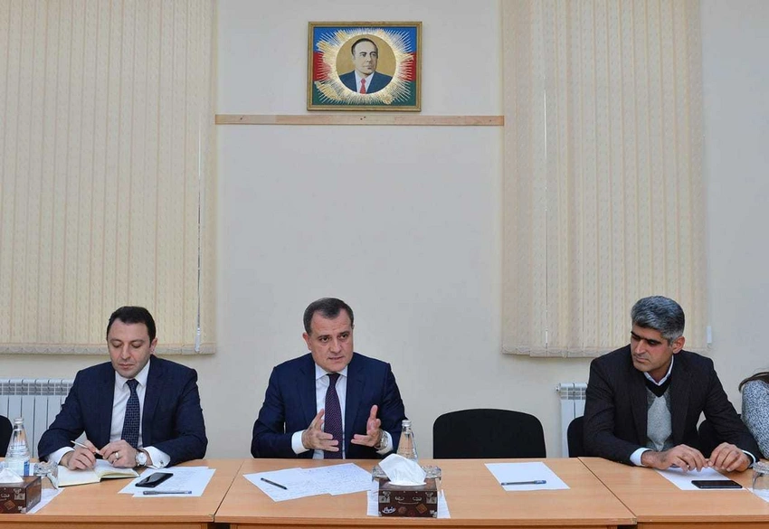 Təhsil naziri Ceyhun Bayramov valideynlərlə görüşüb