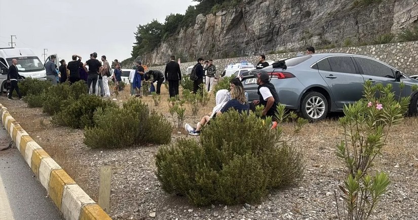 Türkiyədə ağır yol qəzasında 15 nəfər yaralanıb