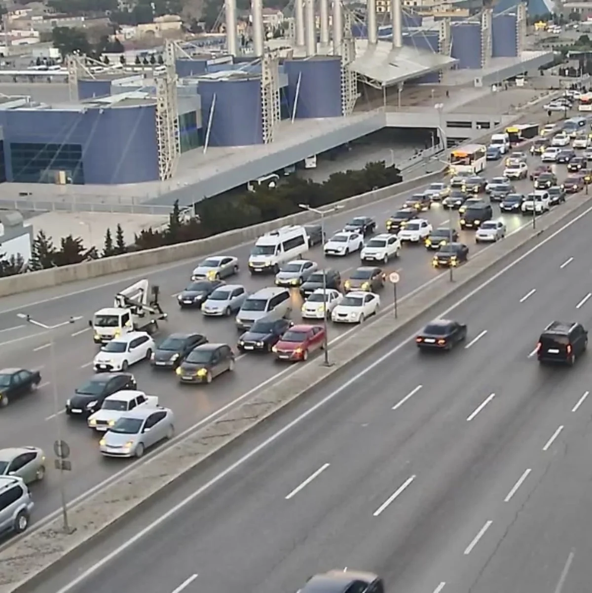 Bakının bir sıra yollarında tıxac yaranıb