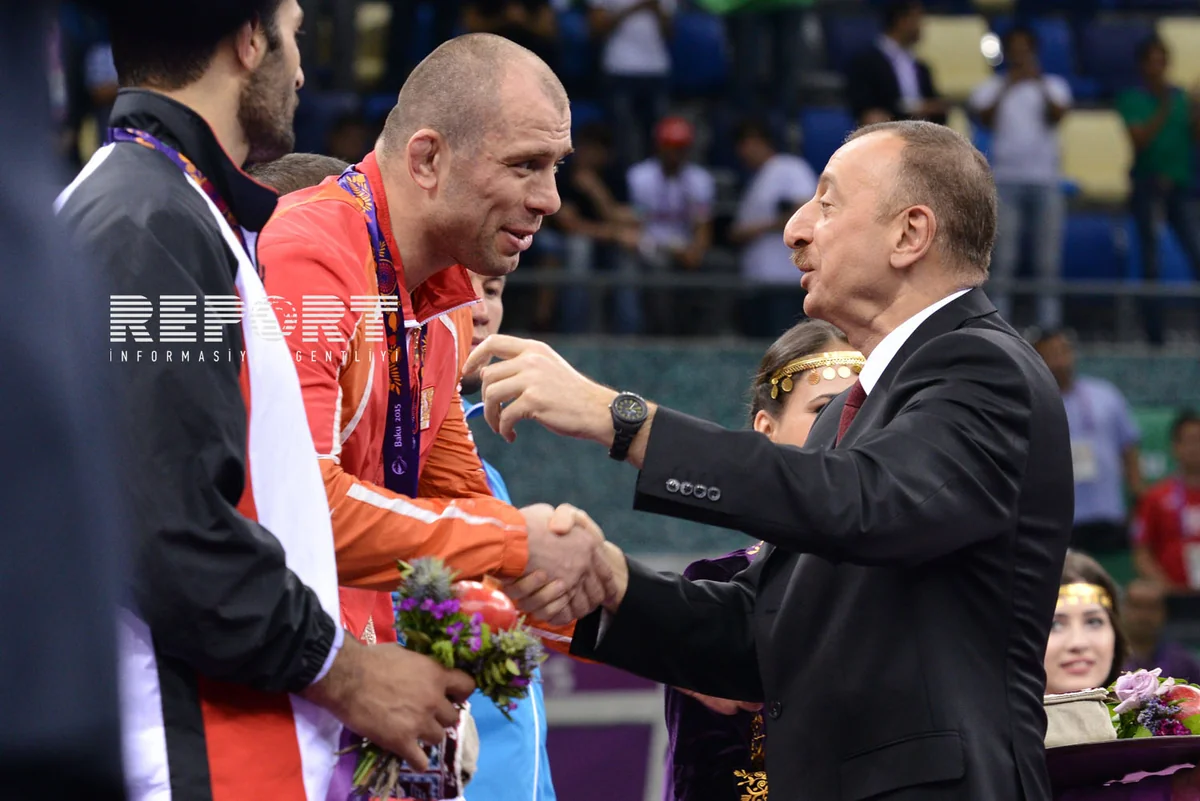 Президент Ильхам Алиев вручил медаль чемпиону Евроигр Хетагу Газюмову - ФОТО