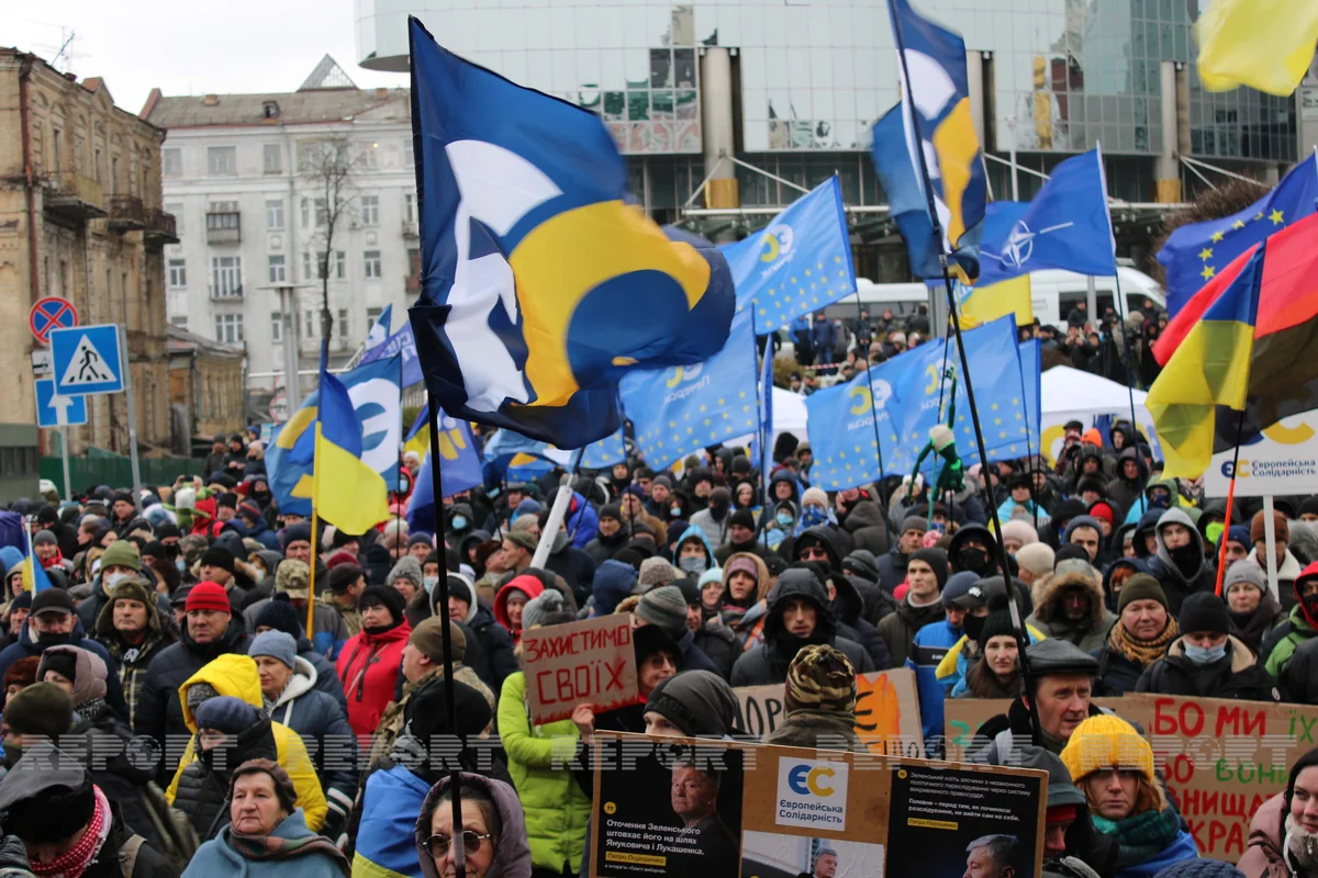 Сторонники Петра Порошенко проводят в Киеве акцию протеста