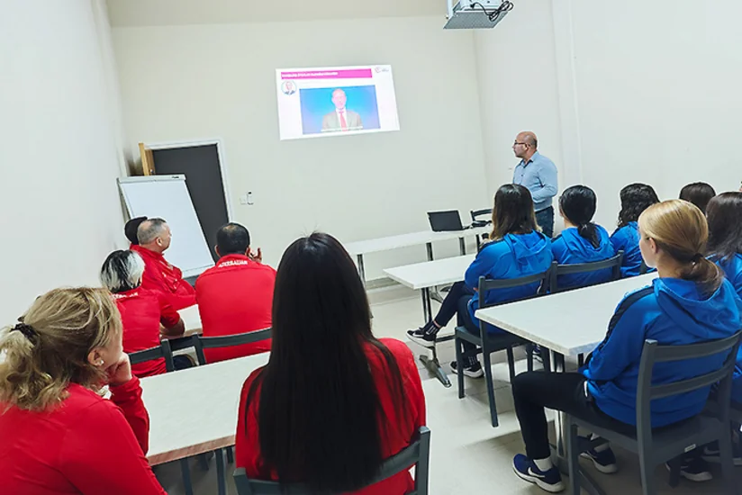 Azərbaycan millisinin futbolçularına maarifləndirici seminar keçirilib