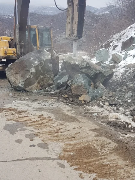 Gəncə-Daşkəsən yoluna qaya parçası düşüb