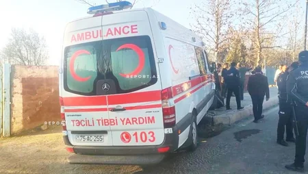 Babək rayonunda çağırışa gedən təcili tibbi yardım avtomobili qəzaya uğrayıb, xəsarət alanlar var
