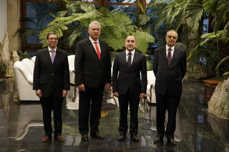 Azərbaycan səfiri etimadnaməsini Kuba Prezidentinə təqdim edib