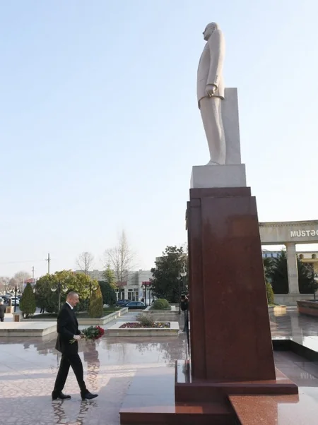 Prezident Ağsuda zəlzələnin nəticələrinin aradan qaldırılması ilə bağlı görülən işlərlə yerində tanış olub