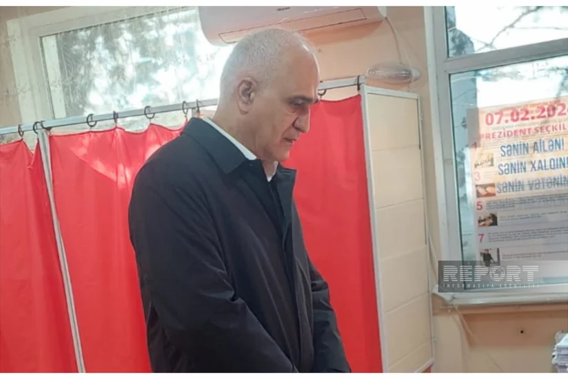 Шахин Мустафаев проголосовал на внеочередных президентских выборах