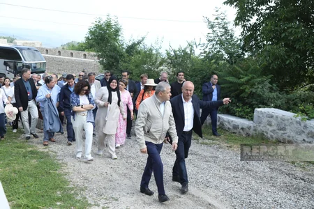 Xarici diplomatlar Şuşada Üzeyir Hacıbəyovun ev-muzeyində olublar