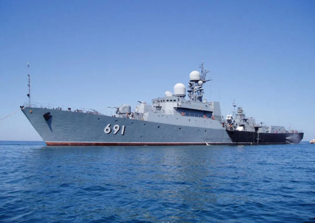 Корабли Каспийской флотилии РФ прибыли в бакинский порт