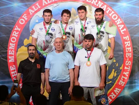 Azərbaycan güləşçiləri xatirə turnirində 5 medal qazanıblar