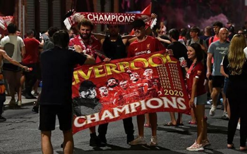 Liverpul azarkeşləri çempionluğu stadionda qeyd edib