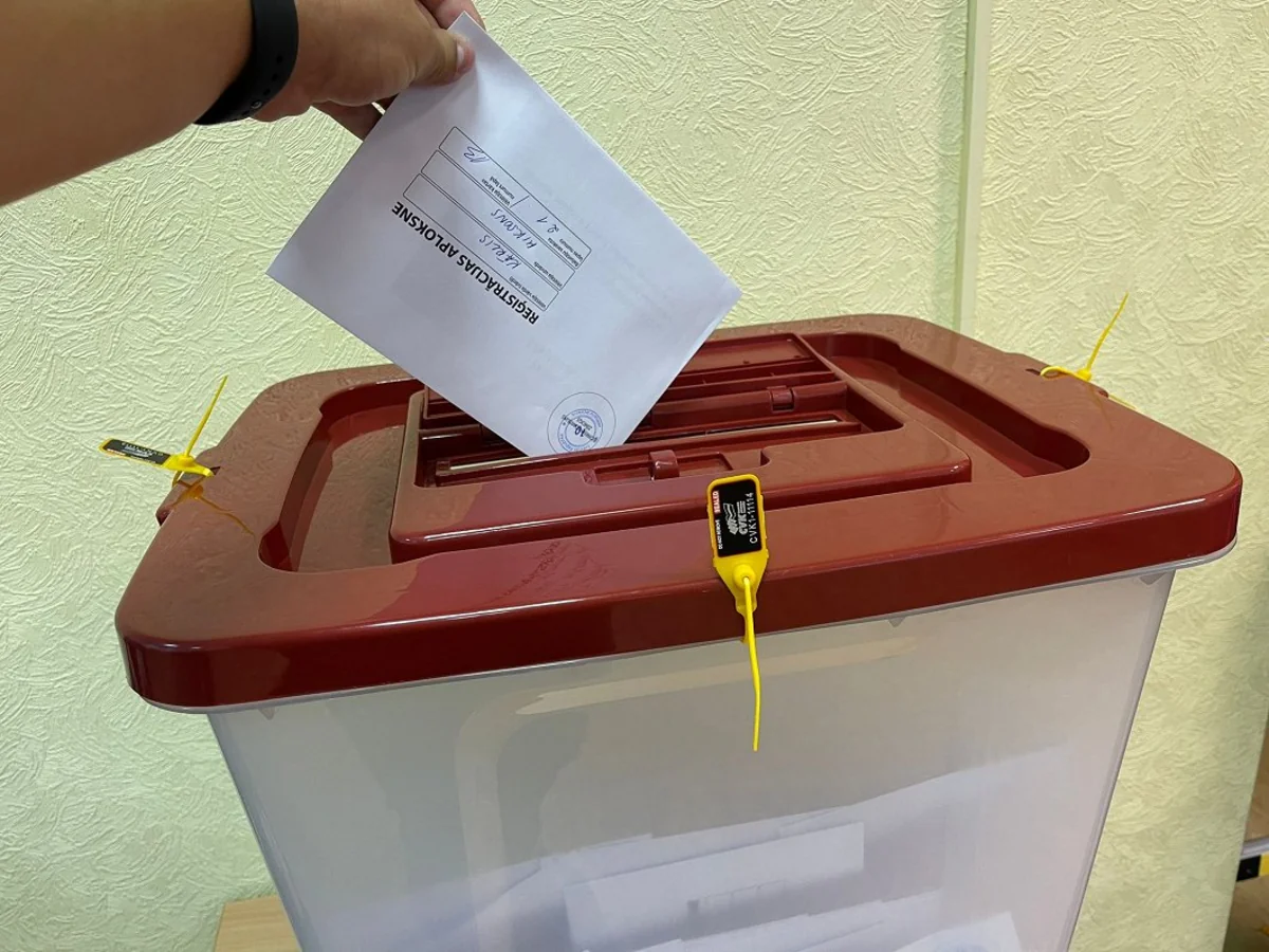 Latviyada növbəti parlament seçkilərində səsvermə başlayıb