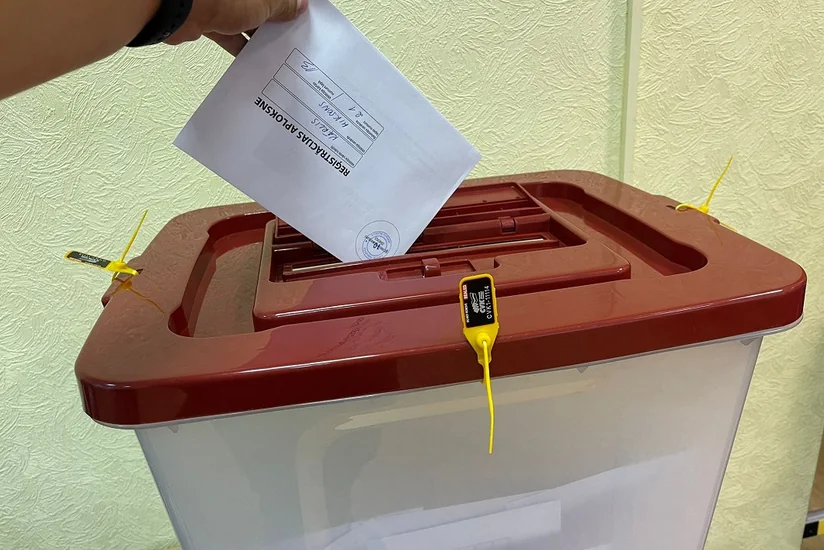 Latviyada növbəti parlament seçkilərində səsvermə başlayıb