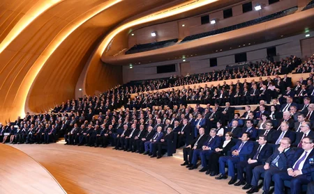 Azərbaycanda 2 milyard ton neft hasilatı münasibətilə təntənəli mərasim keçirilib, Prezident İlham Əliyev tədbirdə iştirak edib - YENİLƏNİB