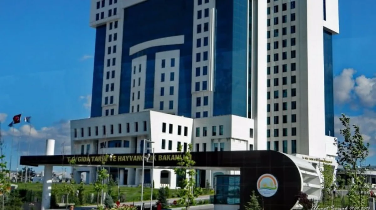 Türkiyənin Ərzaq, Kənd Təsərrüfatı və Heyvandarlıq Nazirliyinin 1 379 əməkdaşı vəzifəsindən kənarlaşdırılıb