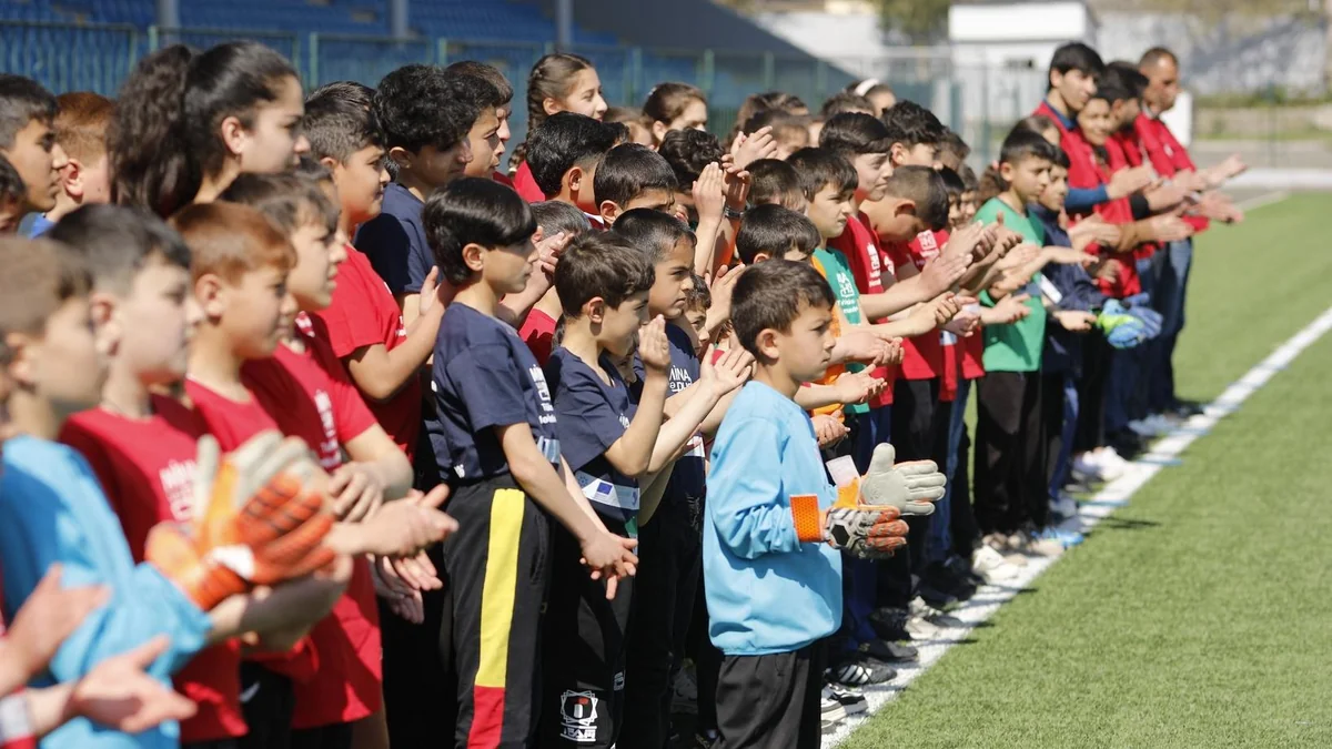 Minadan zərər çəkmiş 10 yaşlı Ağdam sakini Qarabağ - FCSB matçından öncə hakimlə birgə meydana çıxacaq