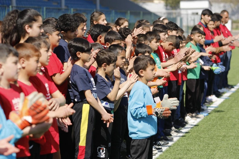Minadan zərər çəkmiş 10 yaşlı Ağdam sakini Qarabağ - FCSB matçından öncə hakimlə birgə meydana çıxacaq