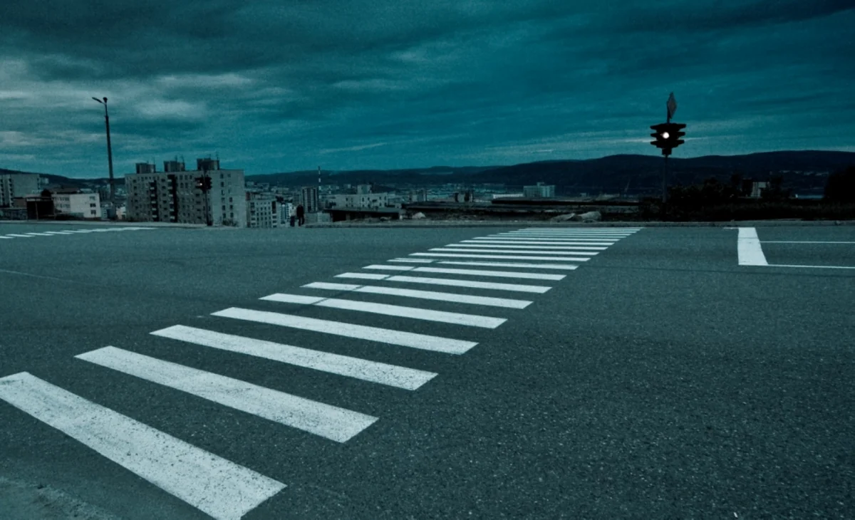 Piyadanın keçiddən kənarda vurulmasına görə sürücü məsuliyyətə cəlb olunmalıdırmı?