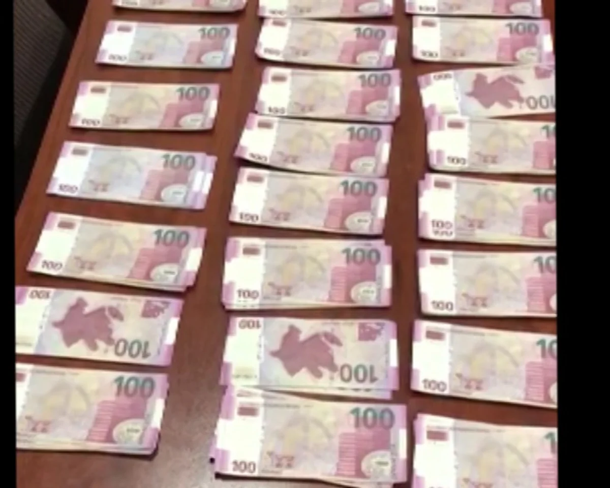 Abşeronda 20 min saxta manatı 4100 dollara satmaq istəyən şəxs tutulub