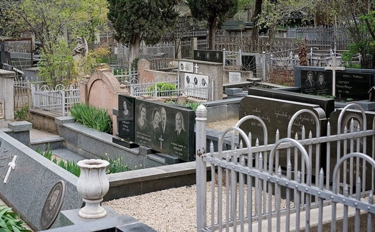 Gürcüstanda qəbirstanlıqların ziyarəti məhdudlaşdırılır