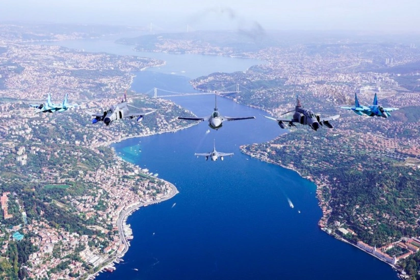 Azərbaycan və Türkiyə qırıcılarının İstanbuldakı nümunəvi uçuşları barədə görüntülər paylaşılıb