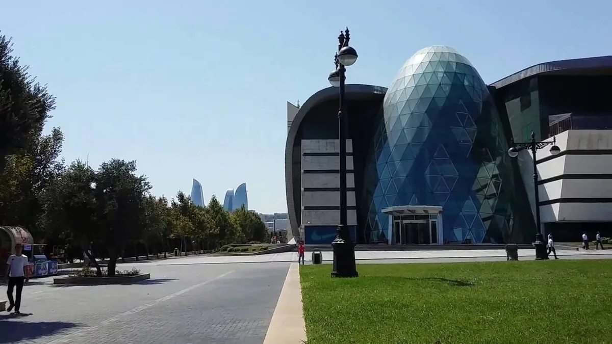 “Park Bulvar”da 16 yaşlı qız itkin düşüb - ƏLAVƏ OLUNUB