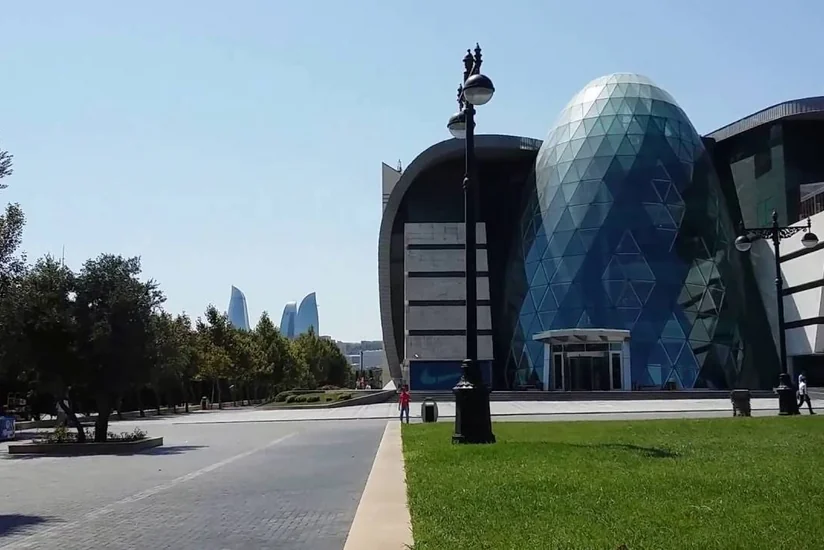 “Park Bulvar”da 16 yaşlı qız itkin düşüb - ƏLAVƏ OLUNUB