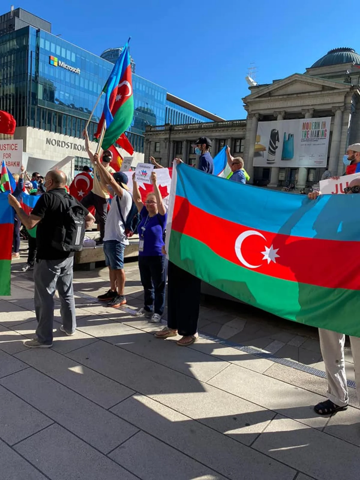 Əcnəbi gənclər Azərbaycanın ərazi bütövlüyünə dəstək nümayiş etdiriblər