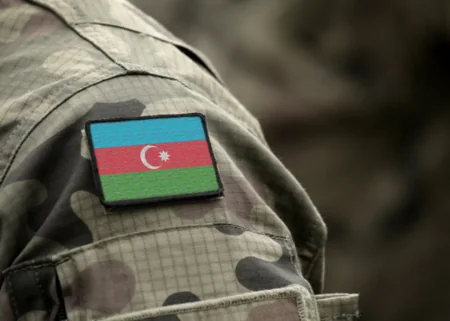 Azərbaycanda elmi dərəcəli hərbçilər üçün leytenant rütbəsində olma müddəti azaldılır