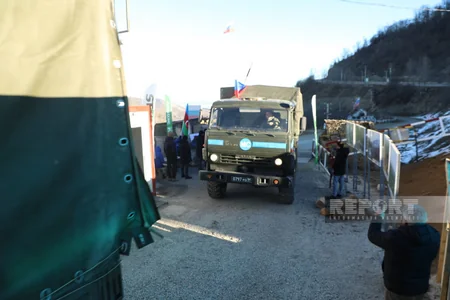 Total of 30 vehicles of peacekeepers move freely through Khankandi-Lachin road