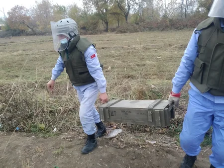 Suqovuşana çəkiləcək avtomobil yolunda yüzlərlə mina zərərsizləşdirildi