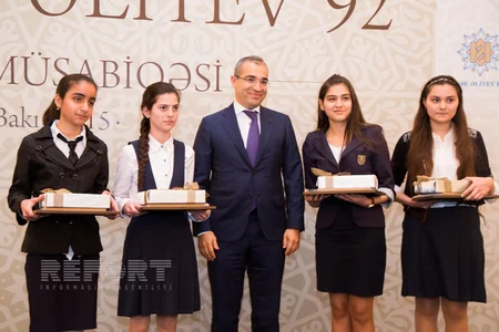 Heydər Əliyevin anadan olmasının 92-ci ildönümü münasibətilə keçirilən inşa yazı müsabiqəsinin qalibləri mükafatlandırılıb