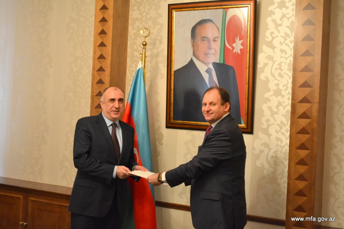 Elmar Məmmədyarov Moldovanın yeni səfiri ilə görüşüb