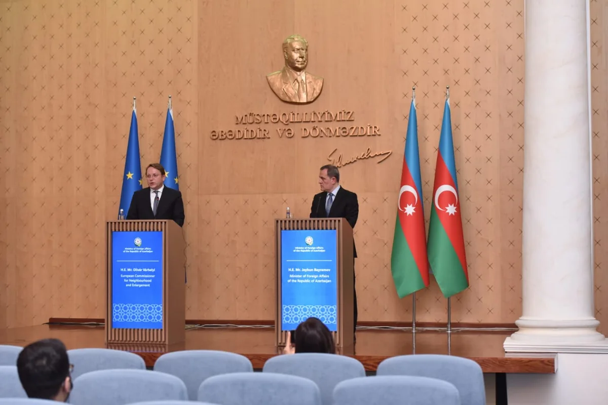 Aİ komissarı: Sərhədlərin delimitasiyası və demarkasiyasına kömək etməyə hazırıq