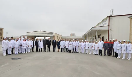 Prezident Abşeron rayonunda “Zəhmət-Ruzi” MMC-nin fəaliyyəti ilə tanış olub
