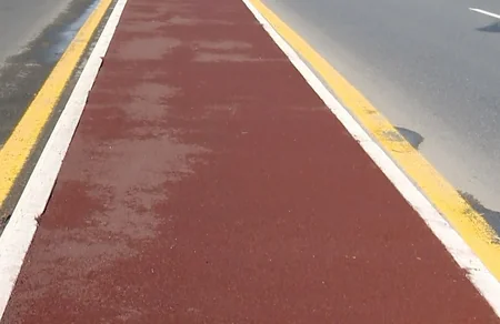 Bakıda qırmızı rəngdə yol çəkilib
